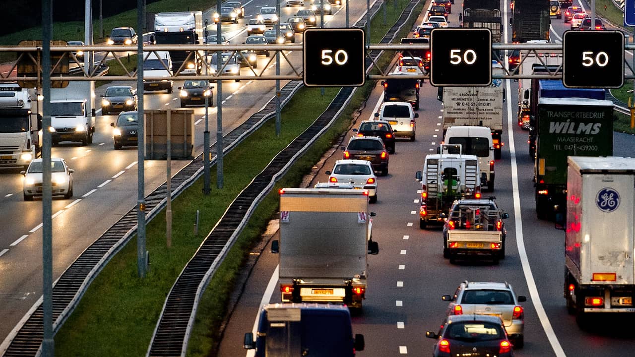 Pana de curent lasă panourile electronice de pe autostrăzile din nord-estul Olandei nefuncționale
