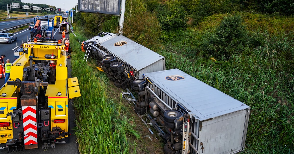 Camion în șanț pe A67 la Geldrop: trafic blocat între Someren și Leenderheide